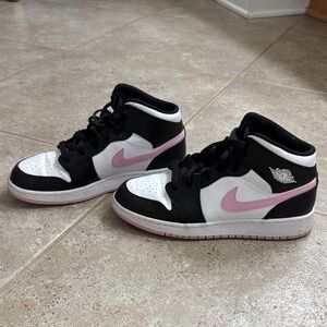 Nike Air Jordan 1 Mid